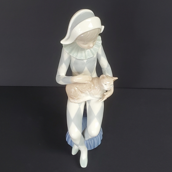 NAO by Lladró Figurine Harlequin with Cat Porcelain Figurine - Picture 6 of 12